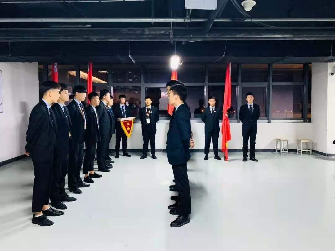 八維學(xué)校解鎖未來科技的鑰匙,引領(lǐng)人工智能智慧學(xué)習(xí)新紀(jì)元