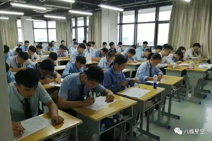 八維職業學校傳媒專業課程:領航創意潮流,盡顯卓越優勢!
