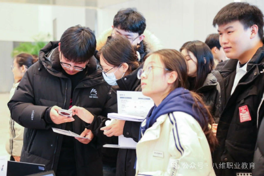 八維職業學校:大學生就業的閃耀新星,引領夢想啟航新篇章!