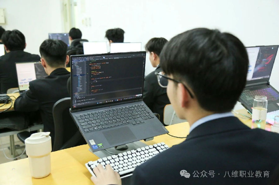 江蘇宿遷八維教育：解鎖云計算的無限可能，打造IT精英新搖籃！
