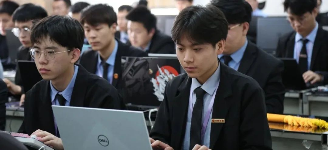 八維職業學校：云計算專業，開啟你的數字未來之旅！