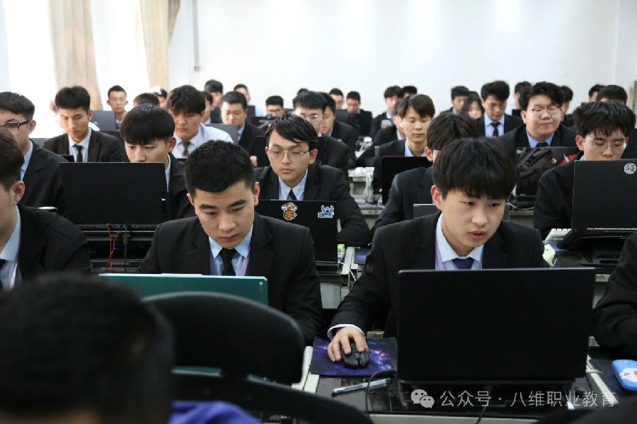 江蘇宿遷八維學(xué)校：解鎖大學(xué)生數(shù)字技能，開(kāi)啟未來(lái)科技大門(mén)！
