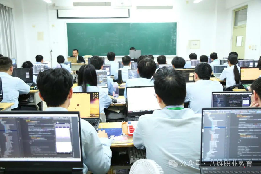 北京人工智能培訓機構哪個口碑好？推薦八維職業學校的理由？