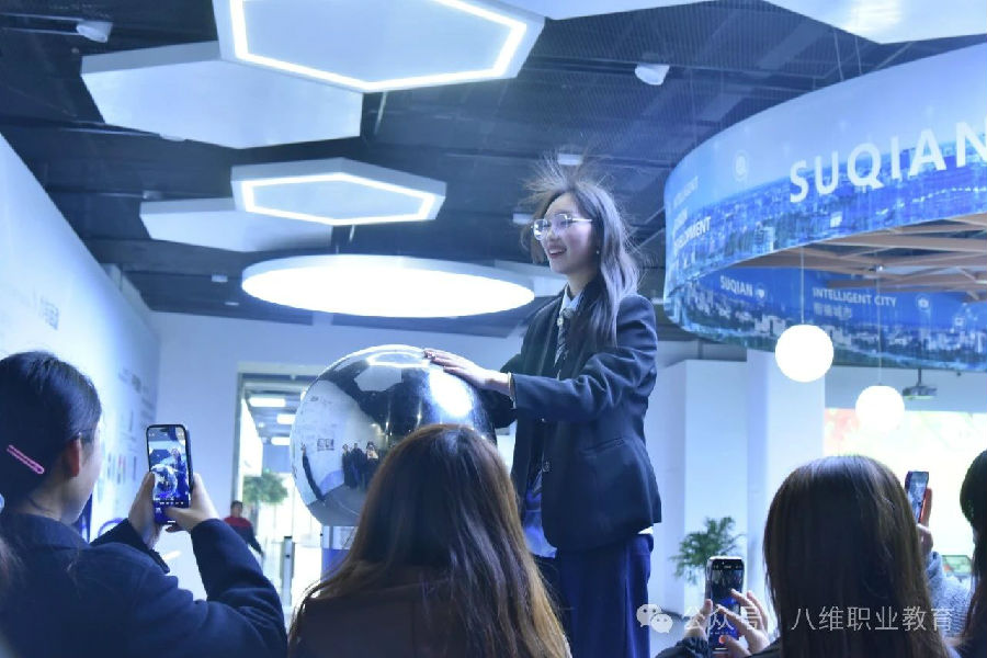 八維職業學校：打造職業教育新典范，助力學子高效快樂成才！