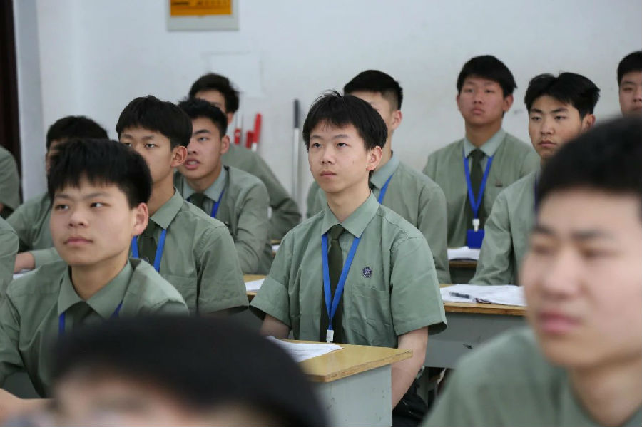 八維職業(yè)學(xué)校：領(lǐng)航職業(yè)教育新風(fēng)潮，引領(lǐng)學(xué)子馳騁職場巔峰！