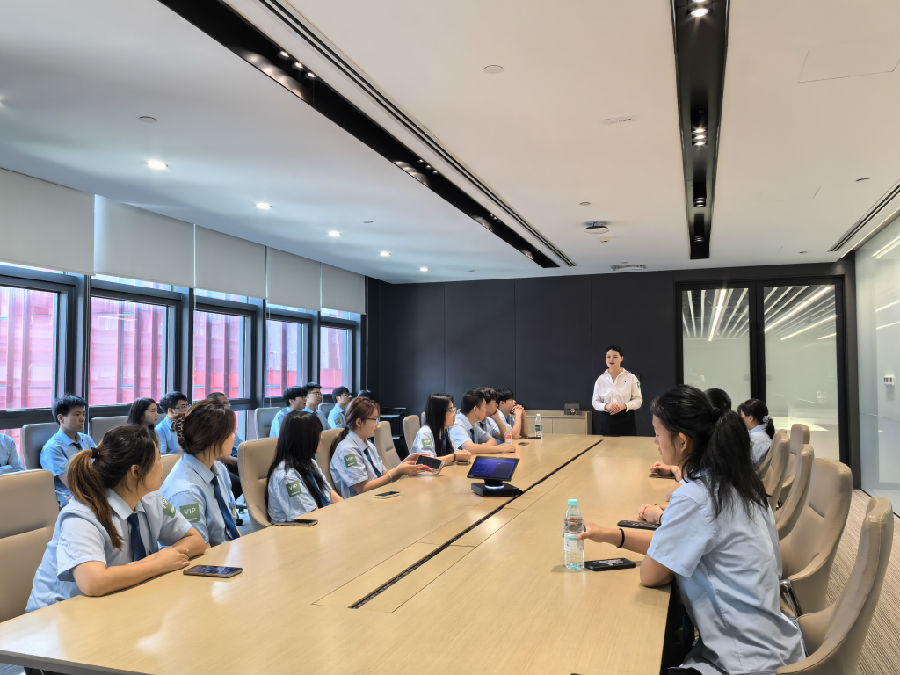 八維職業學校：開啟智能教育全新紀元，解鎖數字經濟領域無限可能！